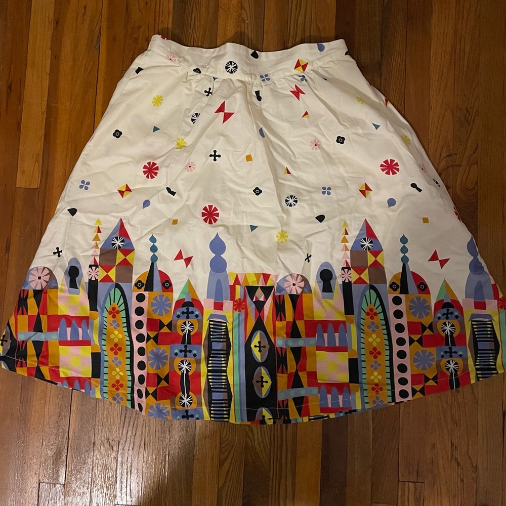It’s a small world skirt size Medium